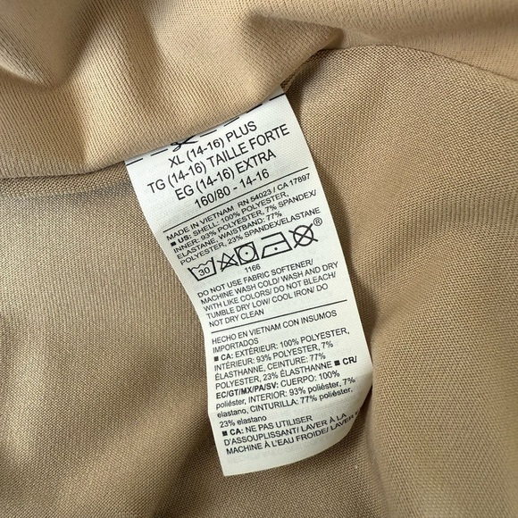 Old Navy High-Waisted Pleated
Performance Skort - Picture 12 of 14